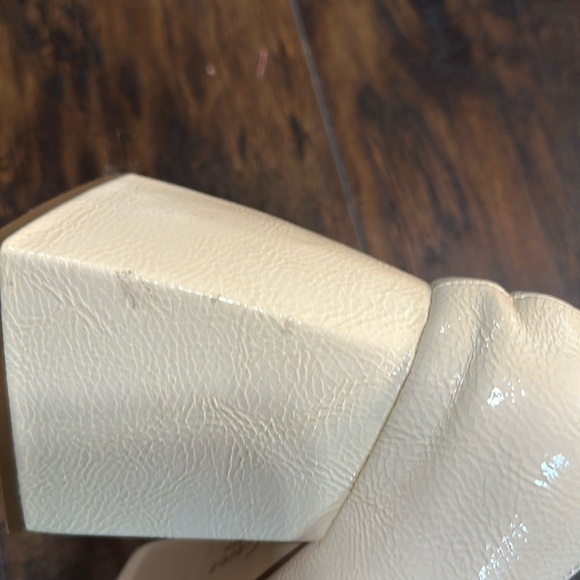 Mary Jane Khiara Shiny Textured Cream Platform Patent Leather Block Heels - Picture 7 of 16